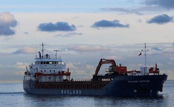 Судно, которое участвовало в спасательной операции терпящего бедствие у берегов Норвегии круизного лайнера, село на мель