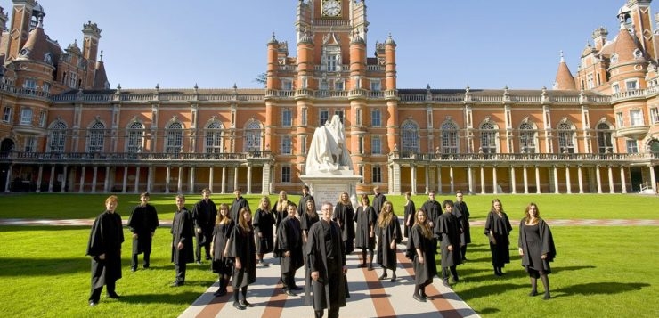 Чтобы дипломов с отличием было меньше: в университетах Великобритании ужесточат требования к оценкам