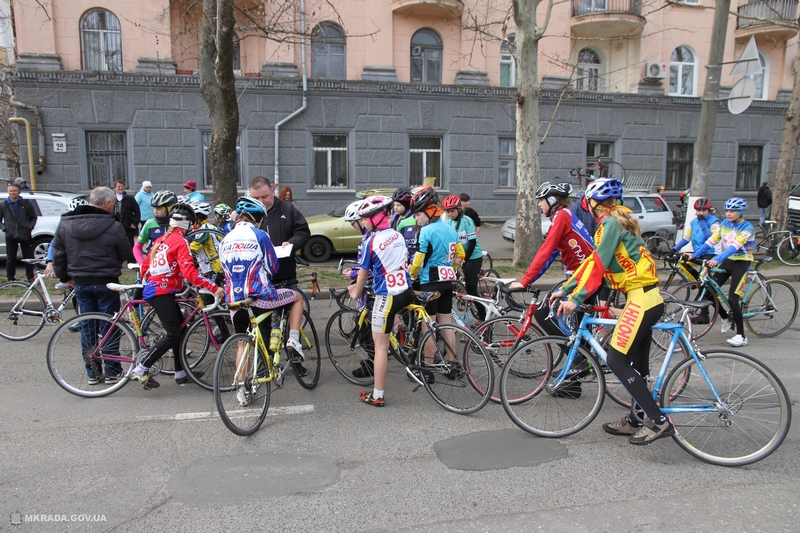 В Николаеве 1-й этап чемпионата Украины по велоспорту открыл губернатор Савченко 3
