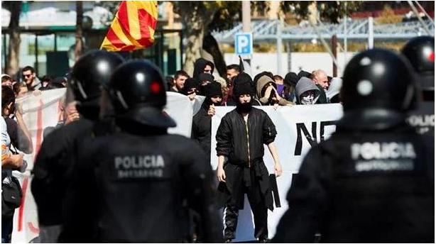 В столице Испании тоже неспокойно – в столкновениях на сепаратистском митинге пострадали 5 человек 1