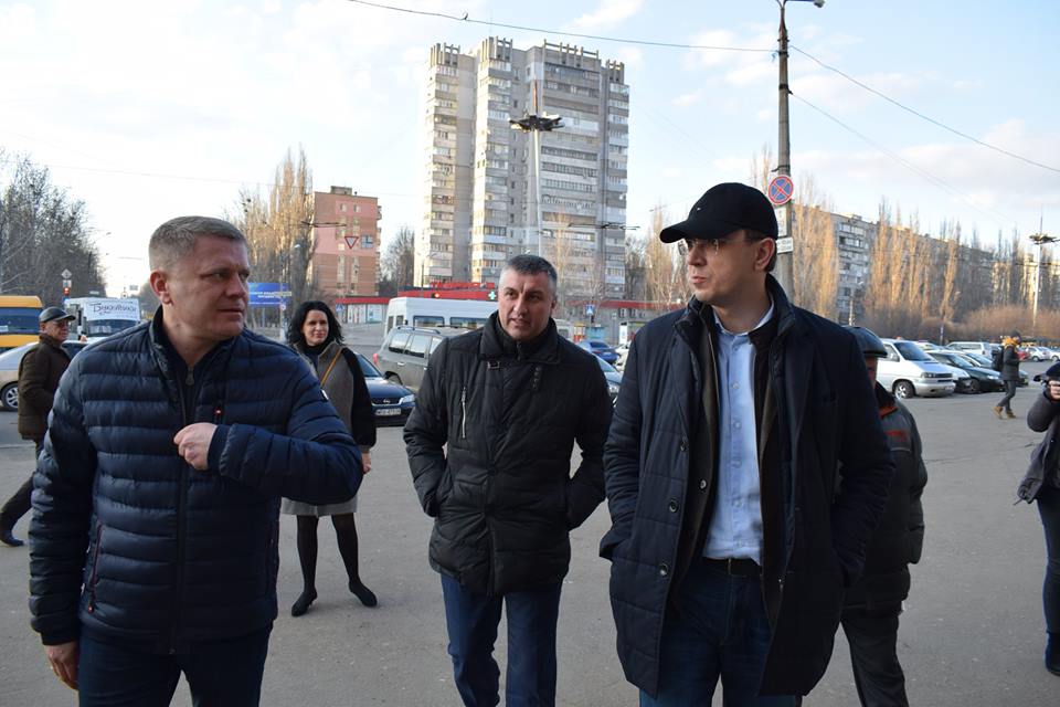 Министр инфраструктуры в Николаеве: Омелян побывал в Николаевском аэропорту и проверил ремонт туалета на железнодорожном вокзале 1