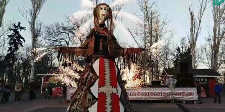 В Николаеве зиму проводили… фейерверком