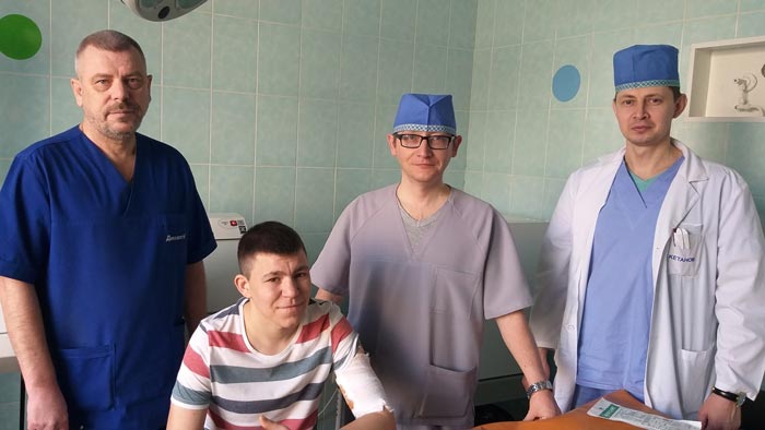 Николаевские медики спасли жизнь юноше и сохранили ему руку 1