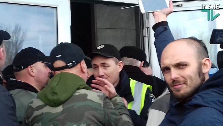 ОБНОВЛЕНО. В Николаеве полиция не пустила активистов-патриотов на встречу с Вилкулом 1