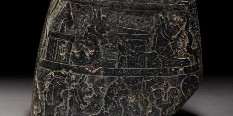 Лондонский таможенник «перехватил» артефакт из древнего Вавилона, который пытались ввезти в Британию под видом «резного камня для декорирования дома»