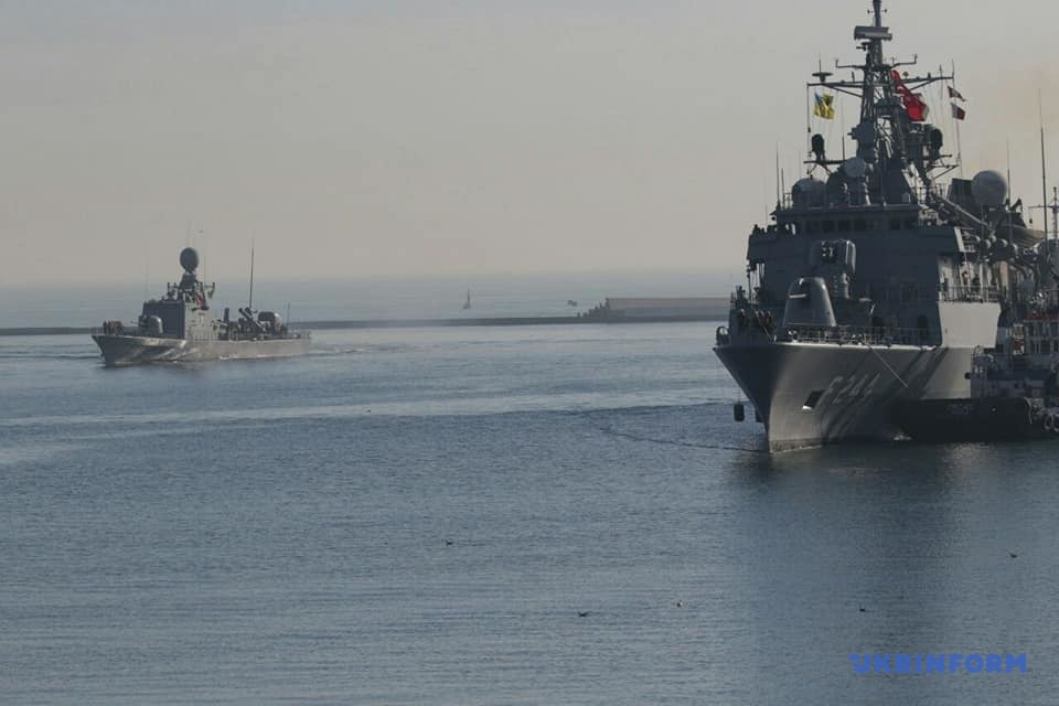 В Одессу зашли турецкие военные корабли 3