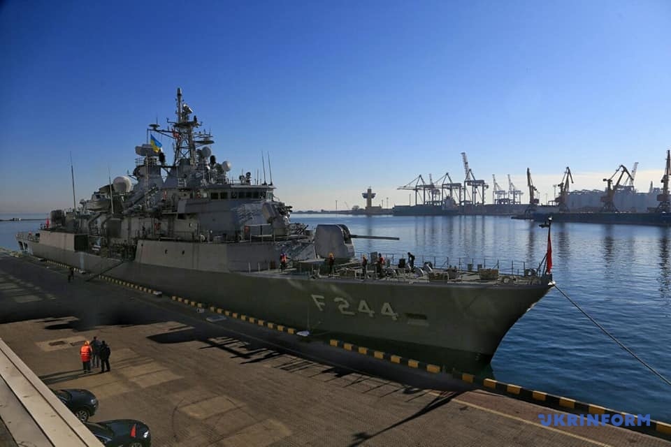 В Одессу зашли турецкие военные корабли 9