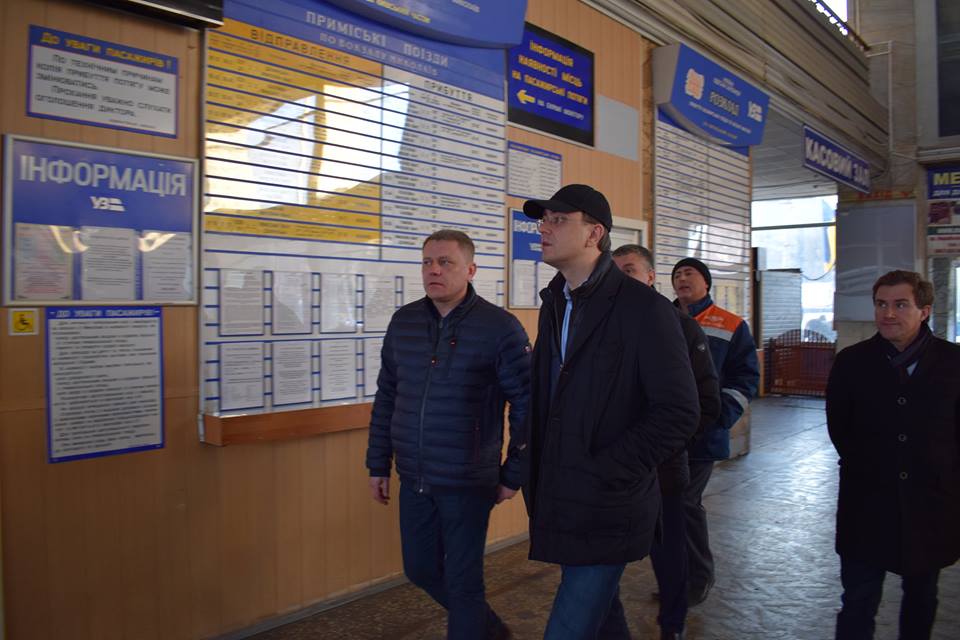 Министр инфраструктуры в Николаеве: Омелян побывал в Николаевском аэропорту и проверил ремонт туалета на железнодорожном вокзале 3