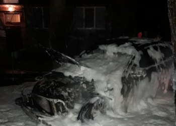 В Николаеве ночью сгорел припаркованный у дома автомобиль