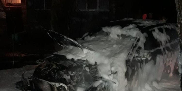 В Николаеве ночью сгорел припаркованный у дома автомобиль