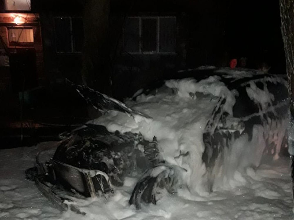 В Николаеве ночью сгорел припаркованный у дома автомобиль 5