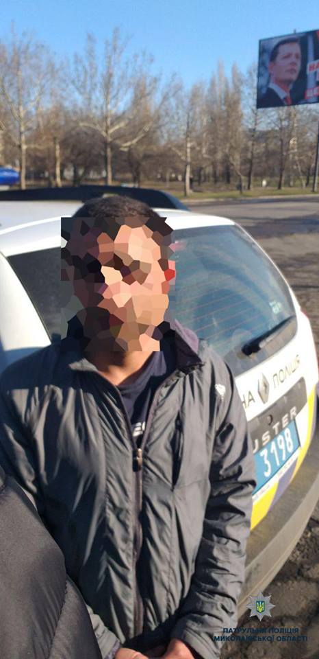 Николаевские патрульные оперативно задержали разбойников, напавших с ножом на мужчину 3
