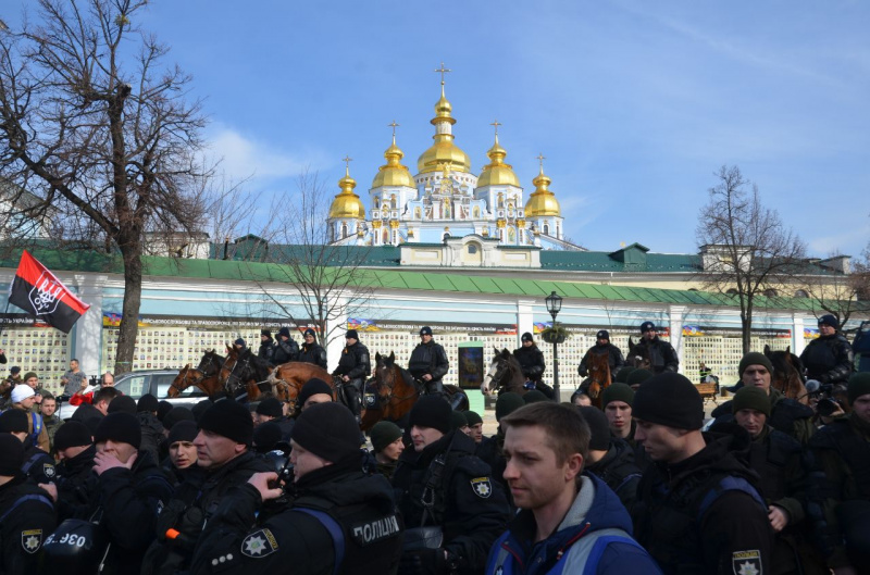 За права женщин. В Киеве на марше феминисток произошли столкновения с силовиками 1