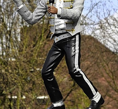 В Лондоне снесли памятник Майклу Джексону