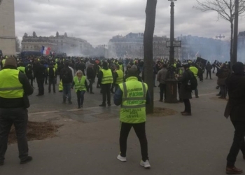 В Париже произошли стычки полиции и протестующих