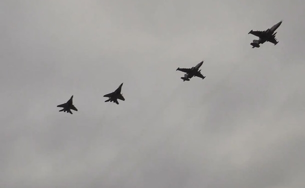ВСУ показали учебно-боевые полеты истребителей над Азовским морем
