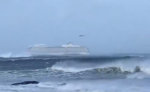 Вблизи Норвегии терпит бедствие круизное судно: эвакуировали 1300 пассажиров