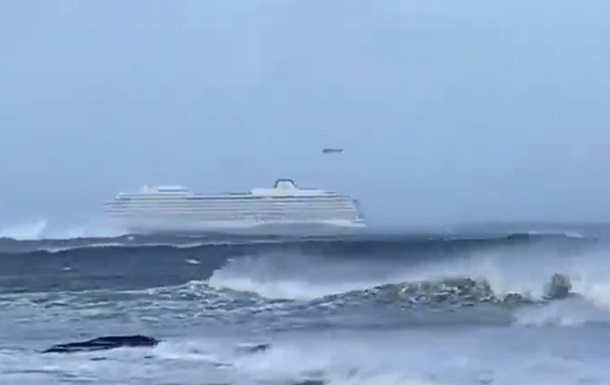 Вблизи Норвегии терпит бедствие круизное судно: эвакуировали 1300 пассажиров 1