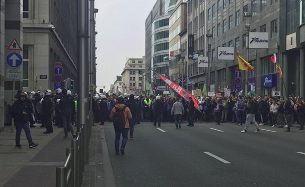 В Брюсселе “желтые жилеты” устроили погром