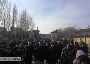 Националисты снова пикетируют дом Гладковского