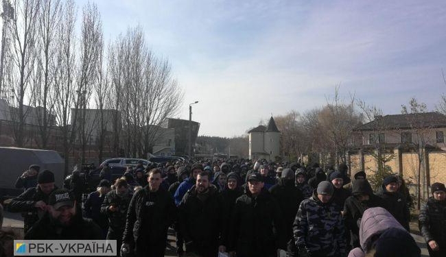 Националисты снова пикетируют дом Гладковского