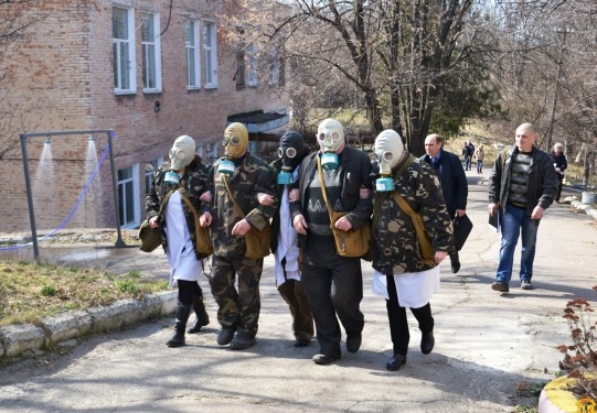 В Первомайске спасатели отработали учения на случай циклона и утечки хлора