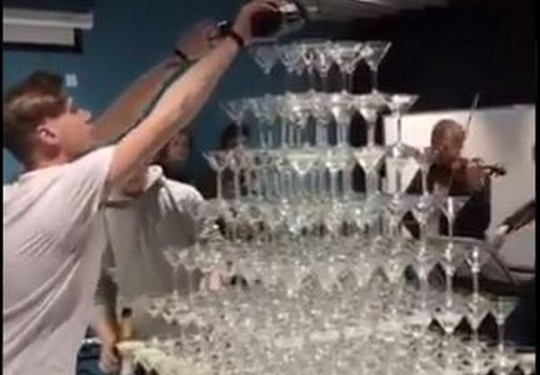 Что-то пошло не так: корпоратив в российском Сбербанке закончился “катастрофой”