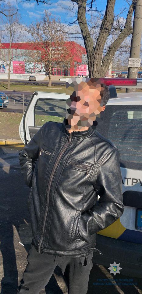 Николаевские патрульные оперативно задержали разбойников, напавших с ножом на мужчину 5