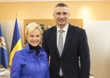 Чтобы продолжить дело мужа: вдова американского сенатора Маккейна будет наблюдать за выборами Президента Украины