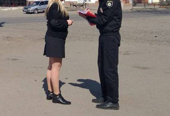 В Баштанке на Николаевщине полицейские  помешали мужчине вынести с участка бюллетень