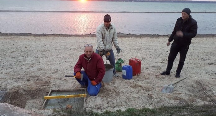 Неравнодушные жители Коблевской ОТГ сами облагораживают побережье лимана