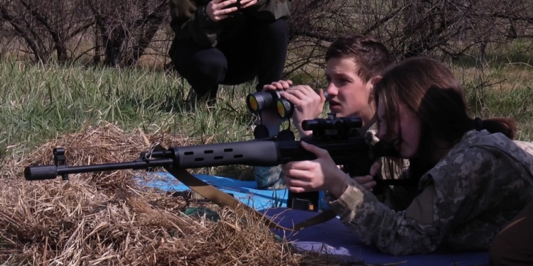 Для старшеклассников Николаевщины устроили военно-патриотические соревнованиях в парке Победы