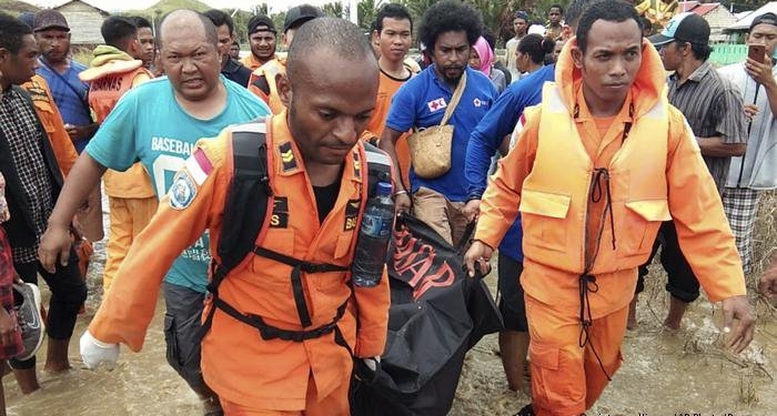 В Индонезии из-за наводнений и оползней погибли уже почти 60 человек