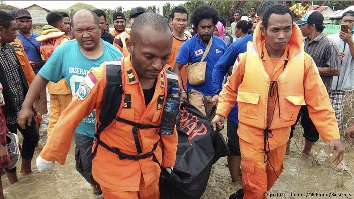В Индонезии из-за наводнений и оползней погибли уже почти 60 человек 1
