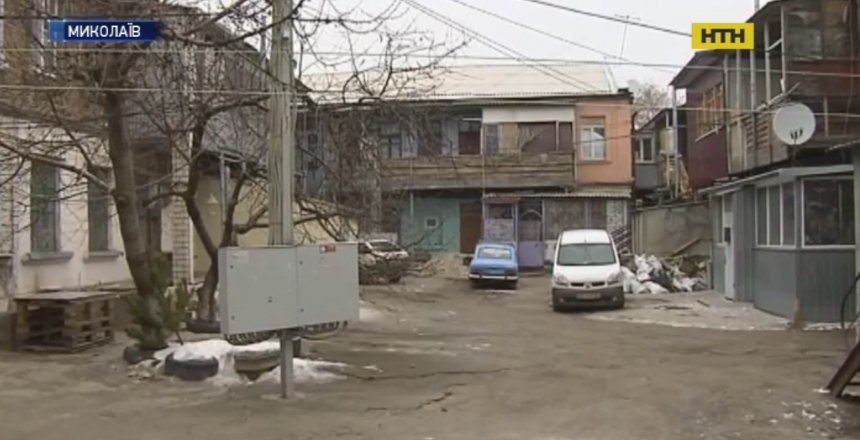 В Николаеве жители аварийного дома попросили горсовет обратиться к президенту, чтоб получить деньги на новое жилье жилья 1
