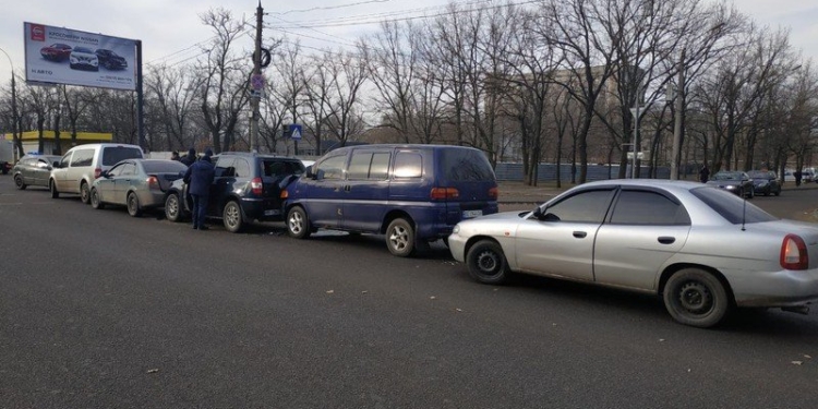На Богоявленском проспекте столкнулись сразу 8 автомобилей. Образовалась огромная пробка