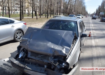 В Николаеве столкнулись Volvo и ВАЗ, пострадал ребенок