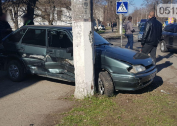 В центре Николаева в тройном ДТП пострадал водитель ВАЗа