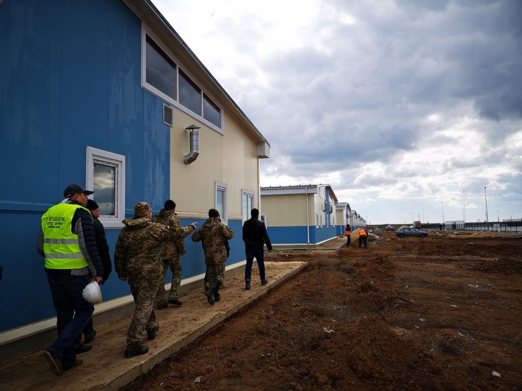 Заместитель министра обороны приезжал на Широкий лан, посмотреть, как строятся общежития для военных 9