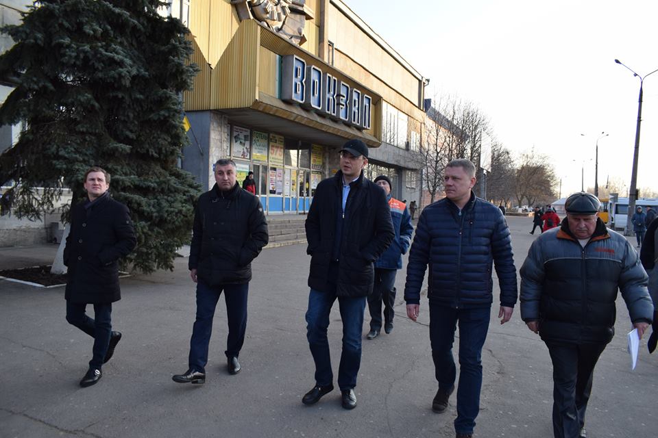 Министр инфраструктуры в Николаеве: Омелян побывал в Николаевском аэропорту и проверил ремонт туалета на железнодорожном вокзале 9
