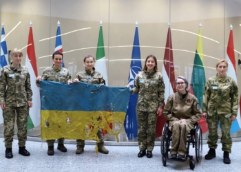 Выяснилось, сколько женщин служат в ВСУ по контракту