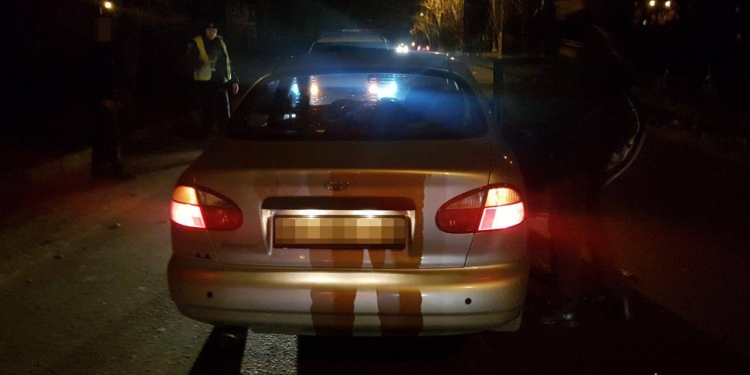 В Николаеве пьяный водитель с ребенком в салоне сбежал с места аварии, но вскоре был задержан патрульными
