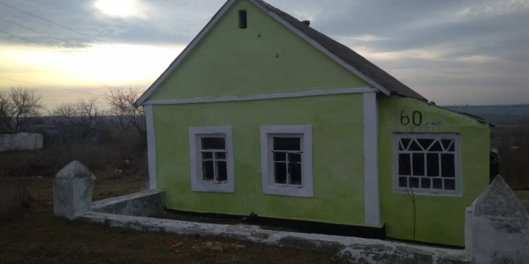 В Вознесенске по непонятной причине загорелся жилой дом