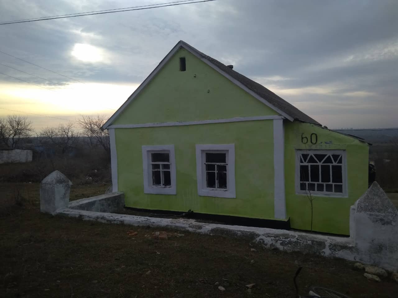 В Вознесенске по непонятной причине загорелся жилой дом