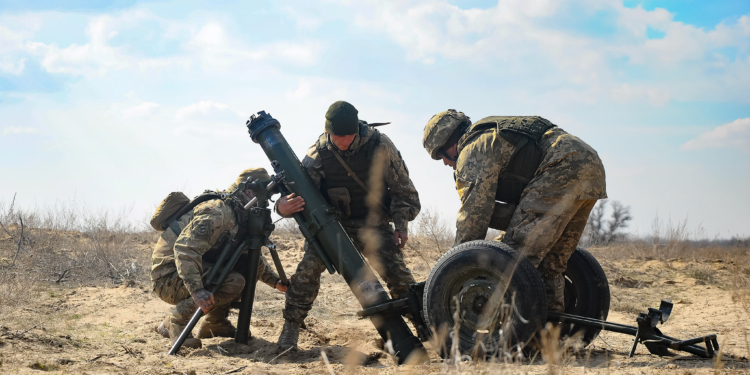 Николаевские морпехи отработали стрельбу из минометов