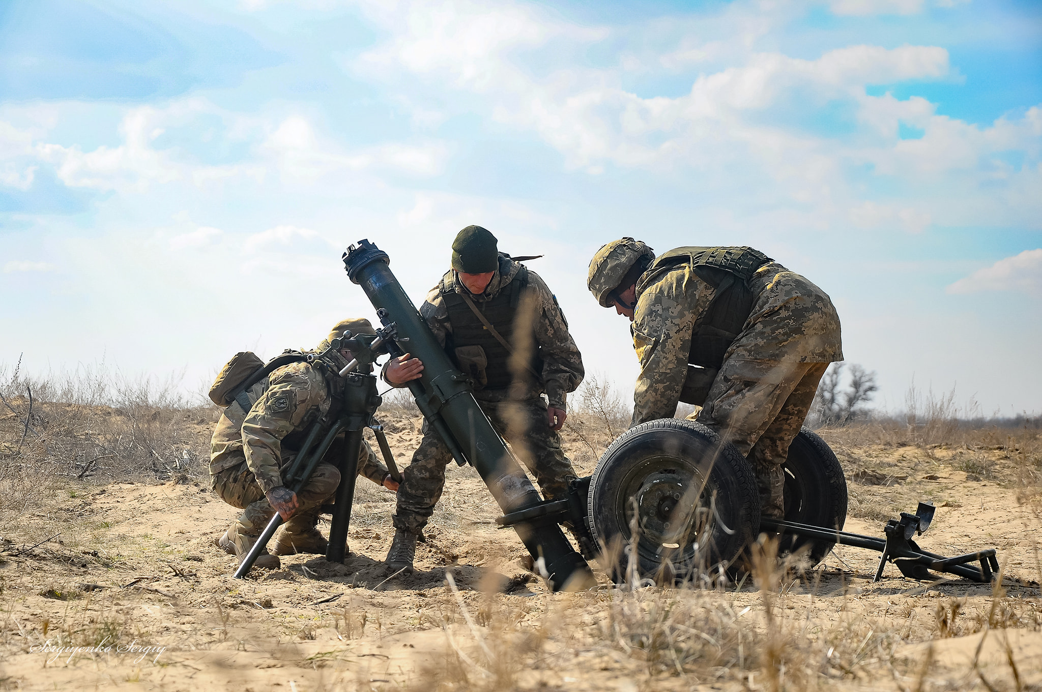 Николаевские морпехи отработали стрельбу из минометов