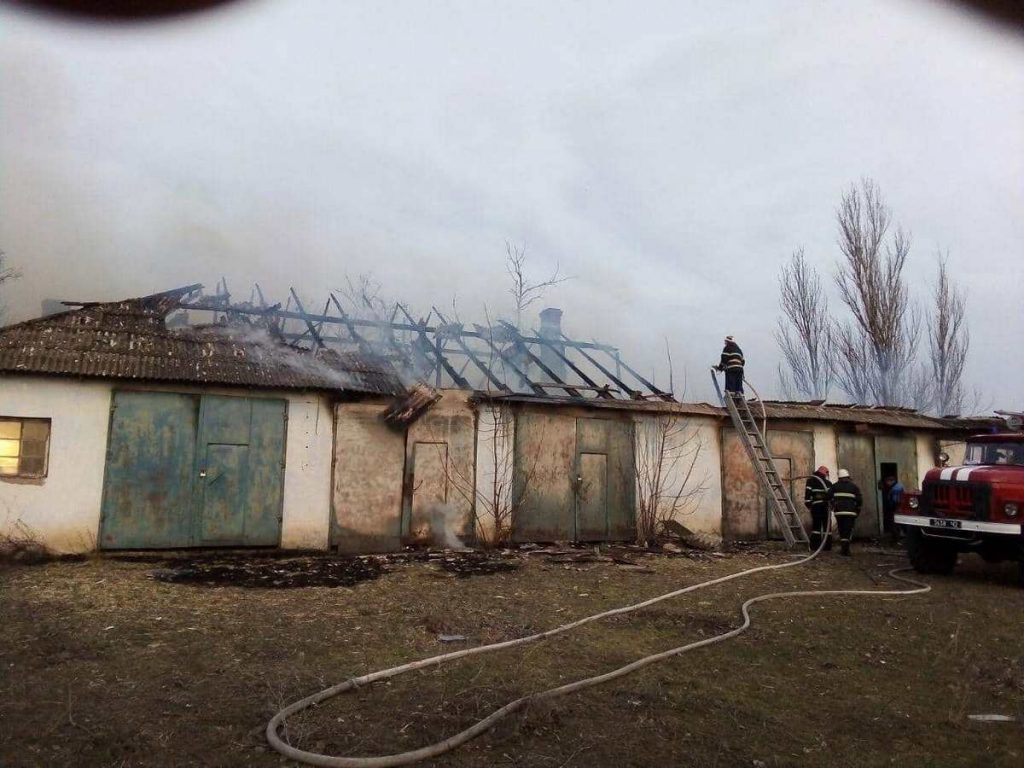 На Николаевщине спасатели нашли в горящем доме тело мужчины. Причины смерти выясняются 5