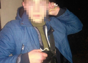 Полиция задержала злоумышленника, который с ножом напал на мужчину в Корабельном районе