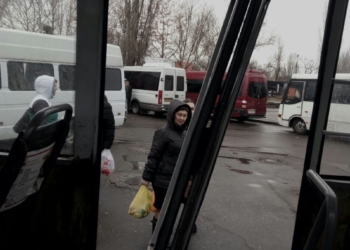 Не колесо, как обычно. У николаевской маршрутки отвалились двери
