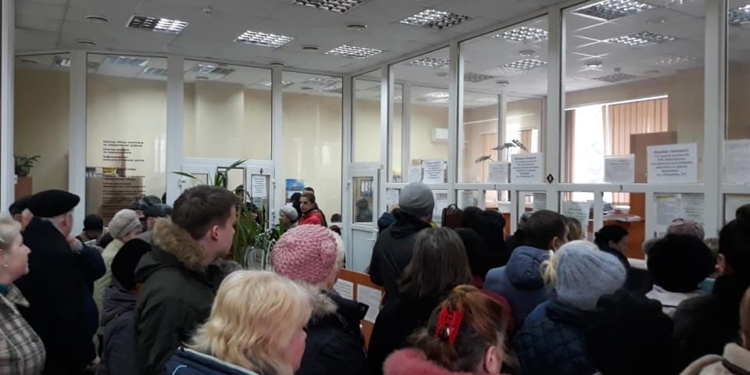 «Не можем влиять на работу монополиста», – мэр Николаева прокомментировал очереди в облэнерго